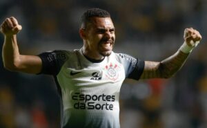 matheuzinho provoca críticos em post oficial após classificação do corinthians na libertadores de 2025