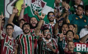 torcida do fluminense retribui vitória do corinthians doando pix para quitação da arena