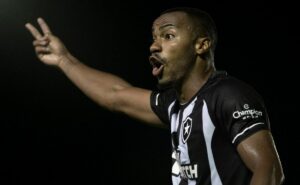marlon freitas manda recado para torcida que vai à loucura em 'festa' da libertadores