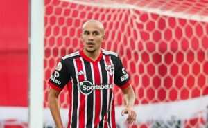 são paulo libera matheus belém para chapecoense e zubeldía aprova saídas de rodriguinho e moreira 