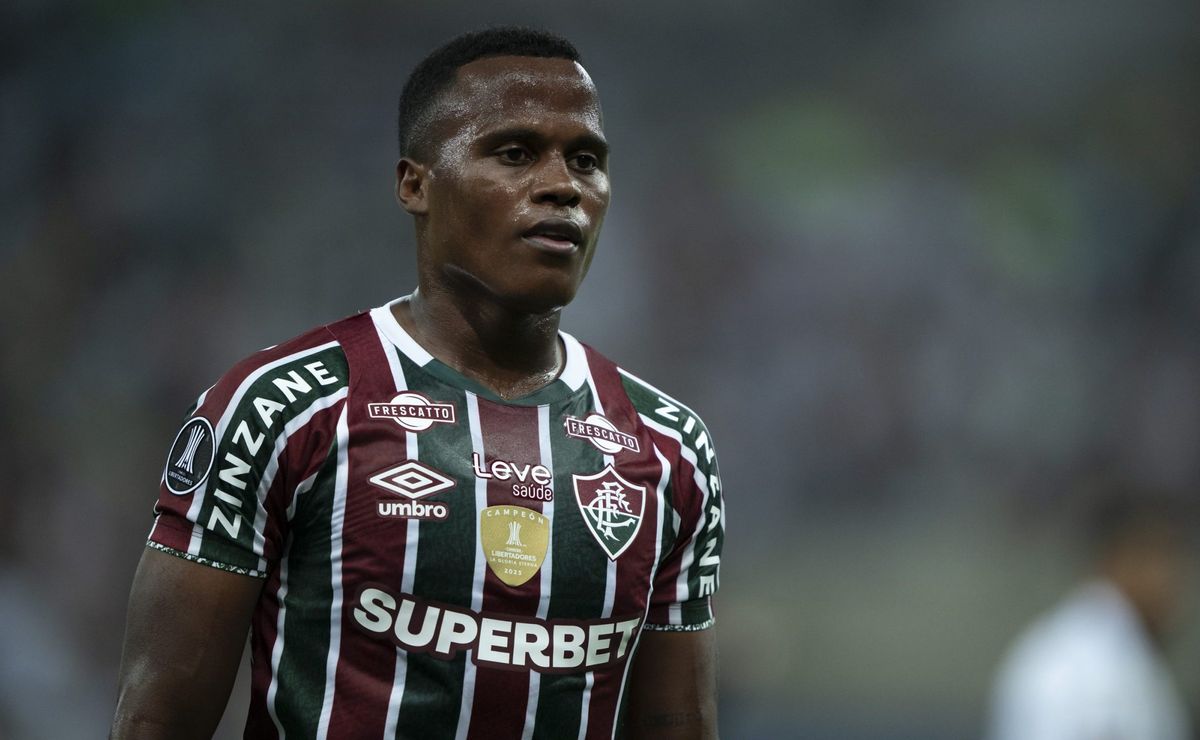 jhon arias não se esconde e assume responsabilidade por pênalti perdido em athletico pr x fluminense