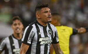 santos quer 2 grandes reforços e pode fechar com tiquinho soares e rony