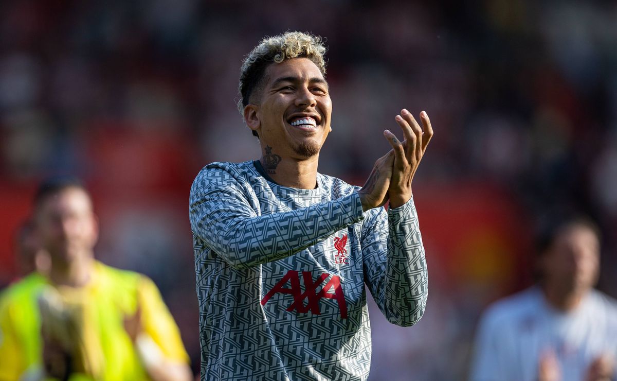 roberto firmino tem contratação aprovada na torcida do corinthians após se declarar: “jogar com memphis”