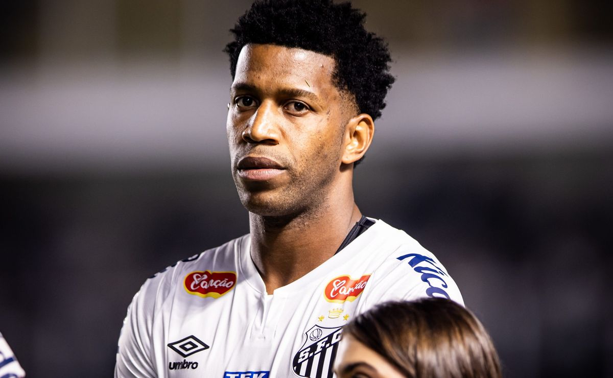 após interesse do vasco, gil e santos registram novo contrato no bid