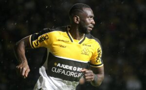 bolasie retruca provocações da torcida do vasco após episódio polêmico: "passaram noites sem dormir"