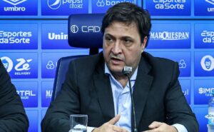 alberto guerra pode confirmar 3ª saída do grêmio em 2025, informa jornalista