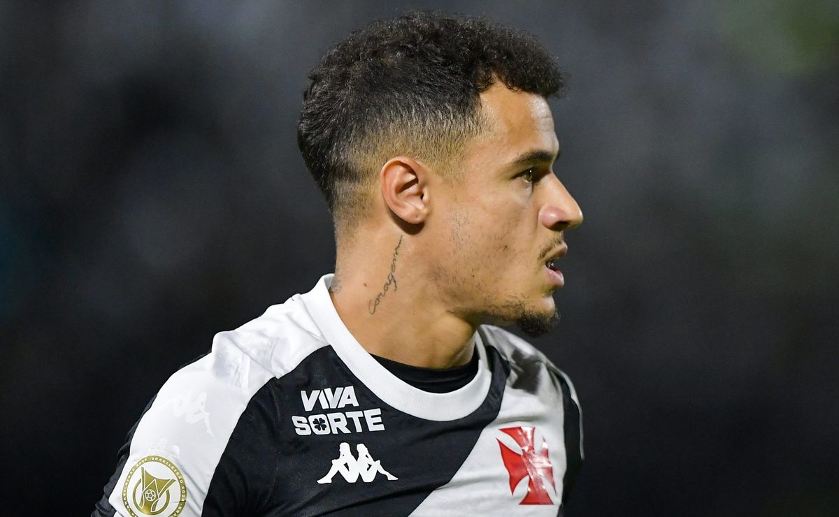 coutinho é flagrado em festa com bruno henrique e torcedores brincam: "vamos mandar o souza em troca"