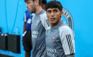 após fechar a contratação de facundo torres, palmeiras avalia cucho hernández