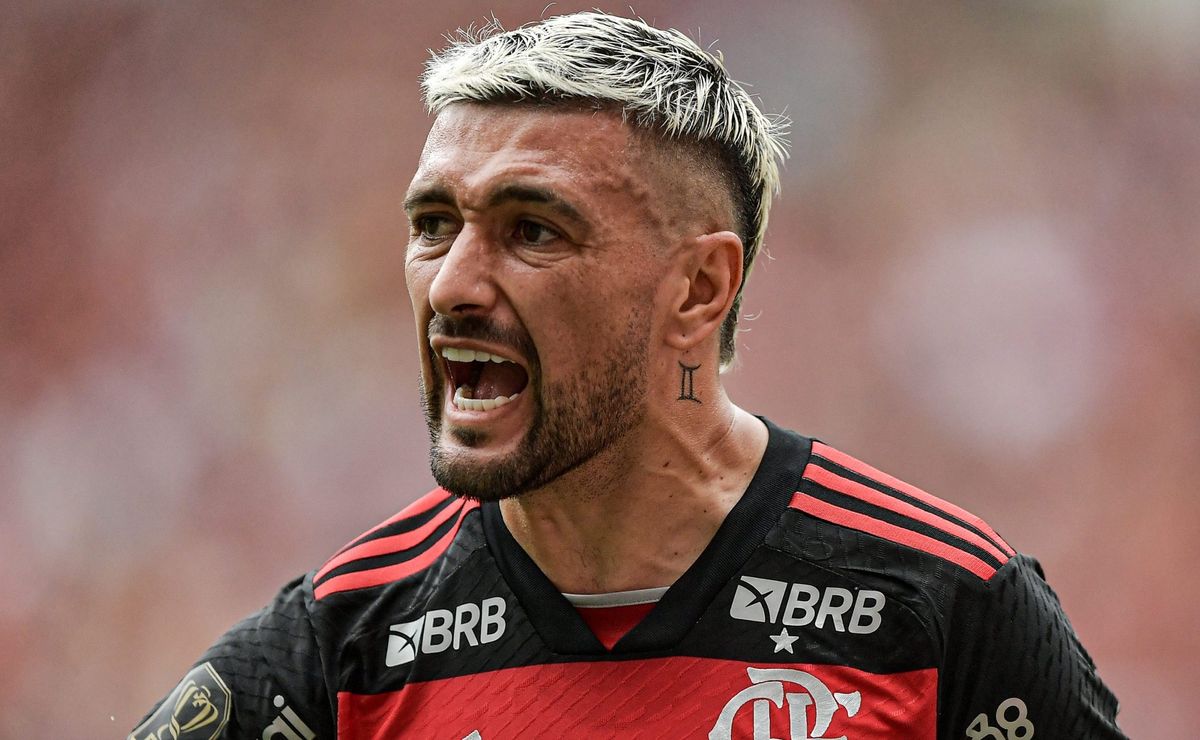 arrascaeta é sincero sobre usar a camisa 10 do flamengo após saída de gabigol: "eu tenho total respeito"