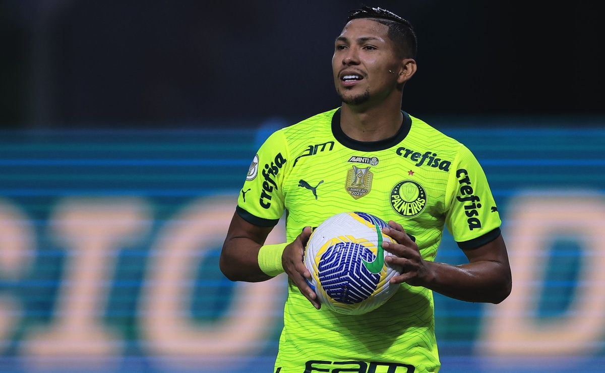 grupo city estuda aplicar chapéu no cruzeiro e levar rony ao bahia em 2025