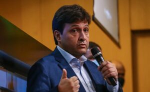 alberto guerra revela primeira atitude do novo técnico do grêmio no mercado: “houve algumas conversas”