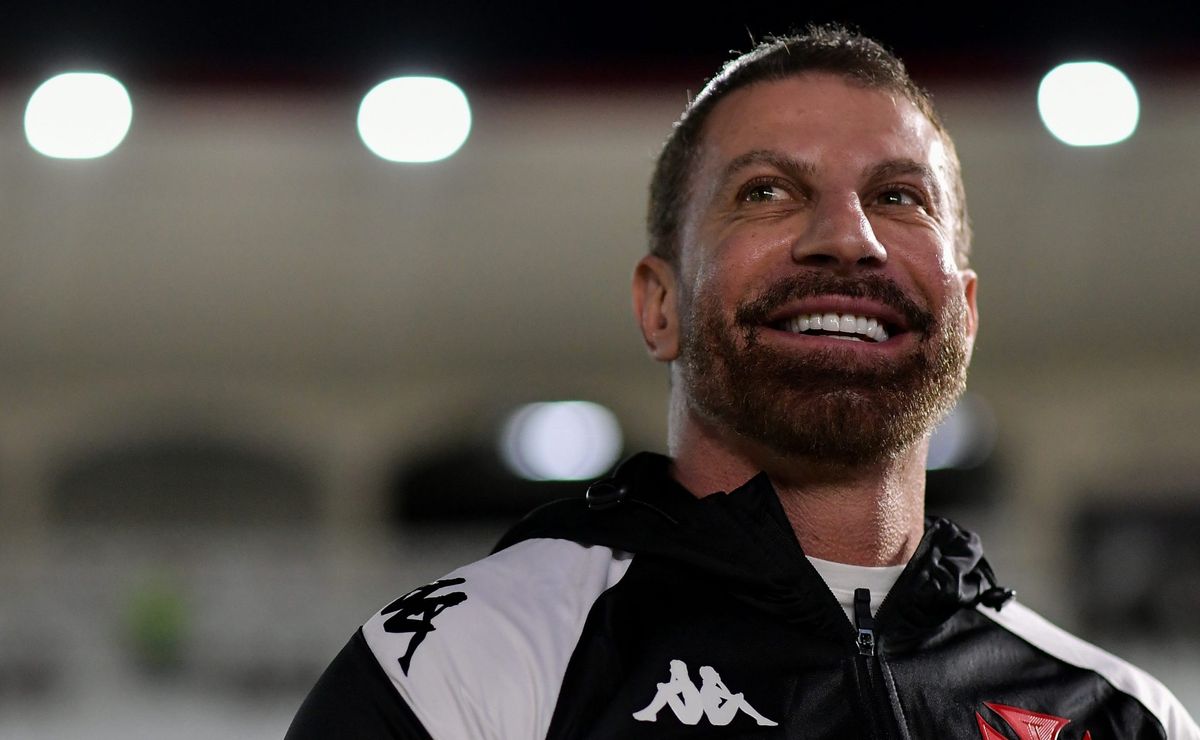 vasco quer anunciar novo técnico na próxima semana e tem renato gaúcho como prioridade