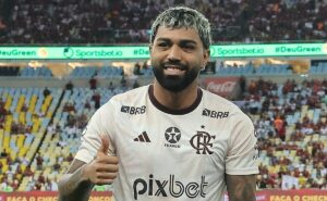 um mês após deixar o flamengo, gabigol assina contrato e irá receber r$ 1,5 milhão no cruzeiro