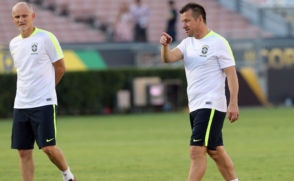 dunga desaprova técnico gringo na seleção brasileira e questiona: "quem dá segurança que vai resolver?"