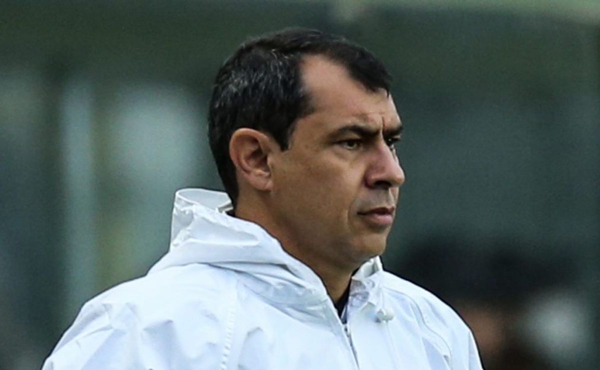 fábio carille chega e o meio campista galdames acerta saída para o independiente, da argentina