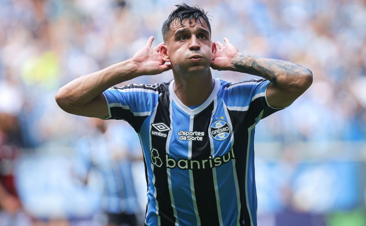 torcida do grêmio exalta atuação de cristaldo, mas expõe erro de renato: “para quê?”