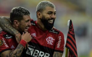 após saída de gabigol é pedido de arrascaeta, flamengo define o novo camisa 10 do mengão 