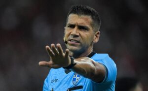 bruno arleu é criticado após corinthians x bahia por torcedores por pênalti não dado: "muito fraco"