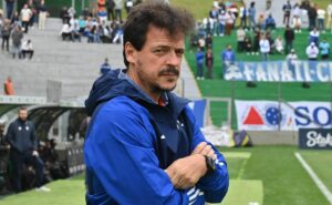 fernando diniz tem reviravolta e reassume como técnico do cruzeiro