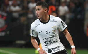 mateus vital volta a ser assunto no corinthians e jogador pode render dinheiro com transferência