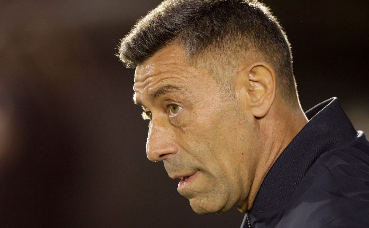 pedro caixinha 'esconde' negociações com outro clube, grêmio descobre e desiste de técnico