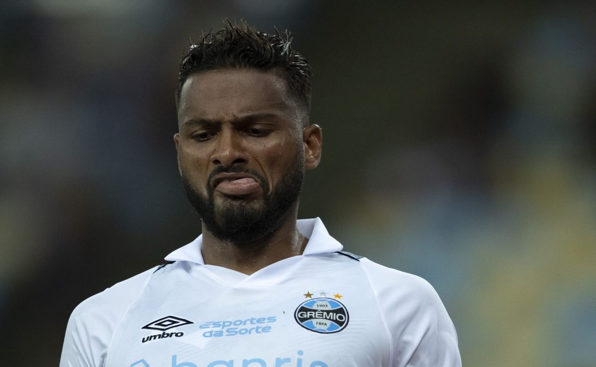reinaldo protagoniza reviravolta e grêmio abre conversas para renovação de contrato