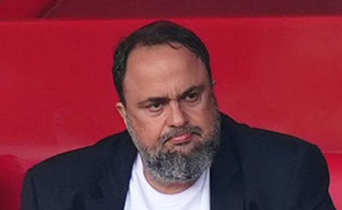 bilionário evangelos marinakis toma nova decisão e deseja se reunir com pedrinho no vasco