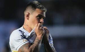 marcelo teixeira aguarda decisão do grêmio e confirma que yeferson soteldo pode voltar ao santos