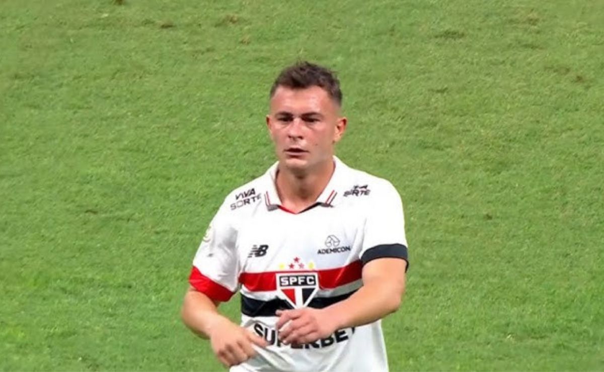 santiago longo falha bisonhamente em botafogo x são paulo, mas torcida brinca: “virou ídolo”