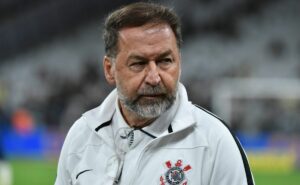 augusto melo abre negociações no corinthians com grupo city para fechar novo contrato com atacante talles magno  
