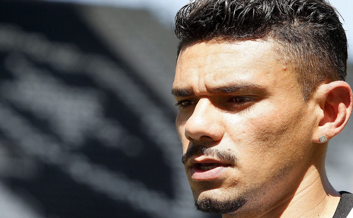 santos monta nova estratégia buscando convencer tiquinho soares a deixar o botafogo