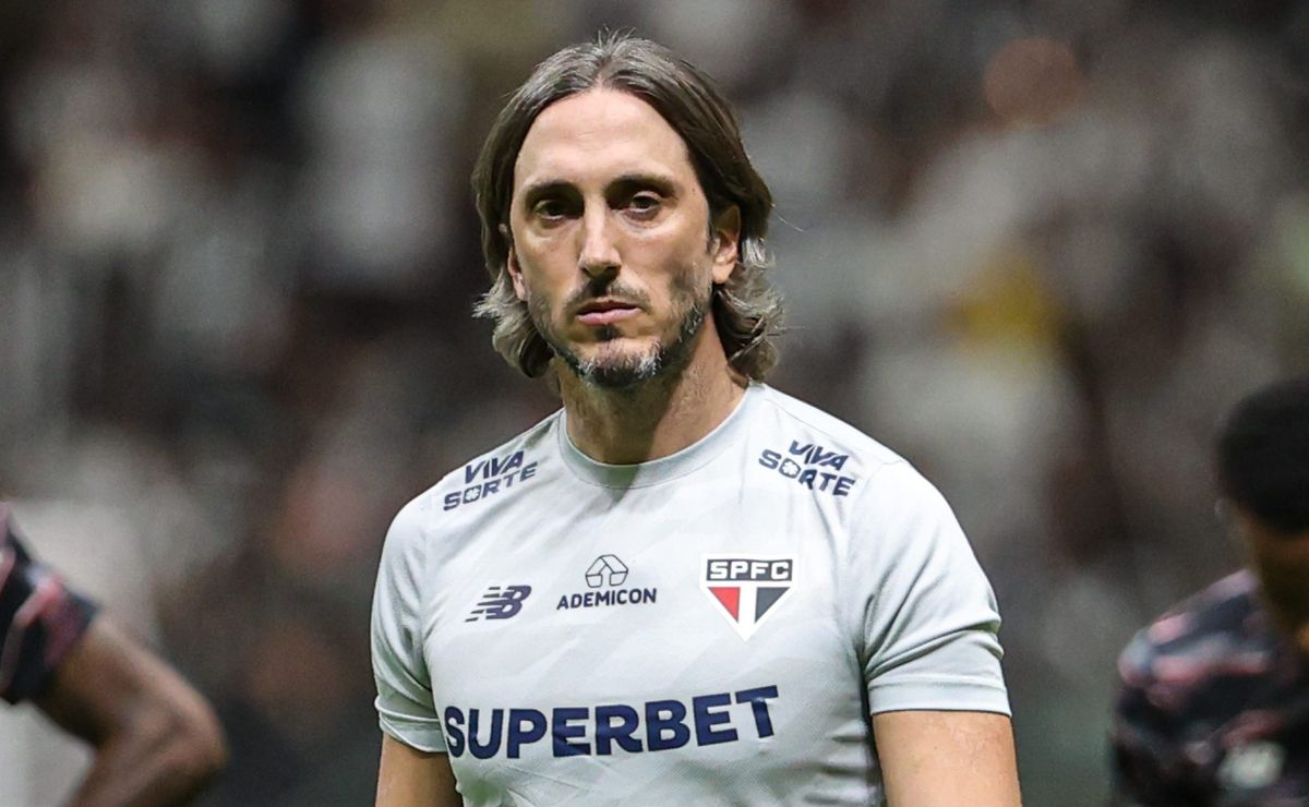 zubeldía avalia criticas a abel ferreira no palmeiras: "mundo onde questionamos"