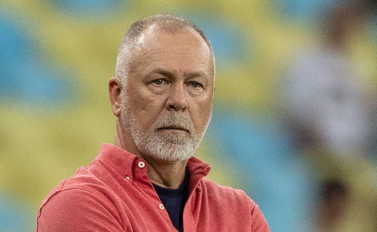 mano menezes decide continuar no fluminense após temporada difícil no tricolor
