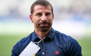 pedrinho, presidente do vasco avalia ex corinthians, zagueiro atua em portugal