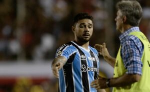 joão pedro tem decreto na torcida do grêmio após jogo contra vitória: “acerto” 