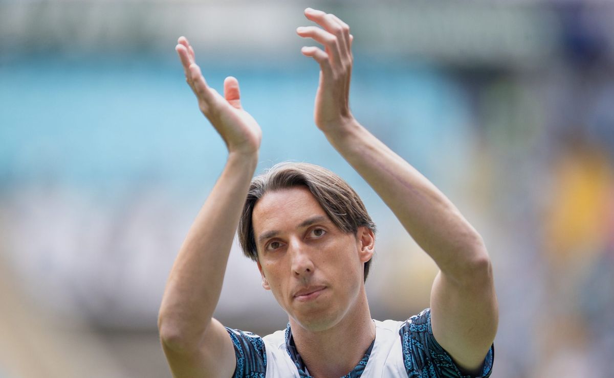 pedro caixinha causa influência e geromel pode ser substituído por zagueiro kevin lomónaco no grêmio