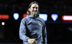 são paulo perde para grêmio e torcida critica zubeldia pelo resultado