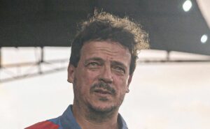 fernando diniz pede contratação de pirani e acordo com cruzeiro depende de uma condição