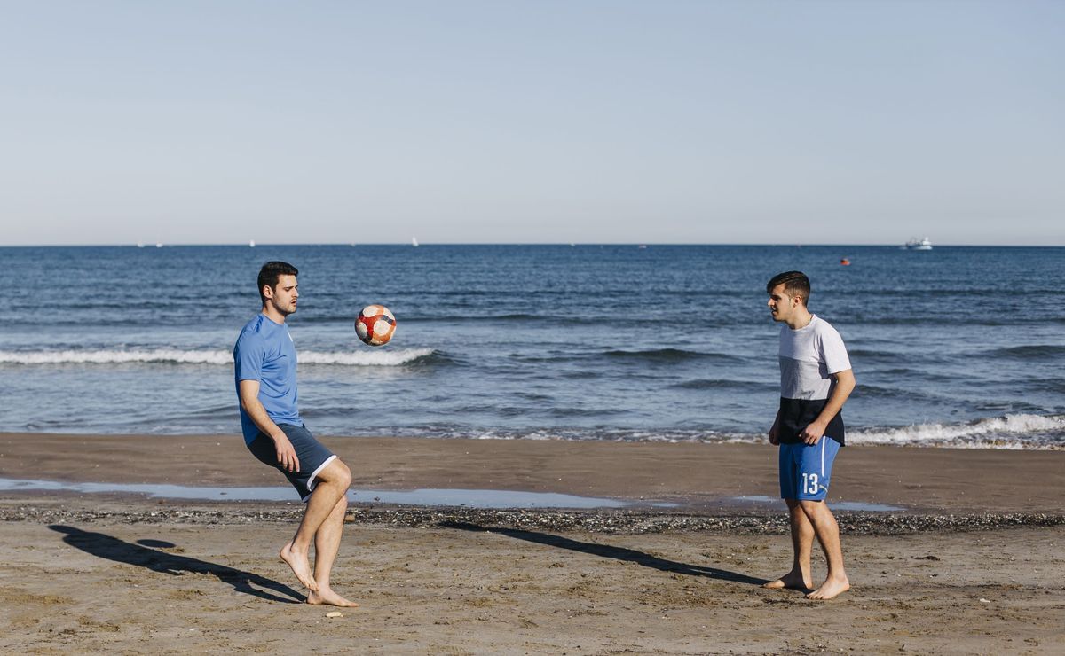 melhores acessórios e equipamentos para futebol de praia: bolas e mini traves na amazon