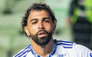 gabigol dá declaração polêmica e ‘esquece’ arrascaeta ao eleger o melhor camisa 10 do brasil: “pra mim” 