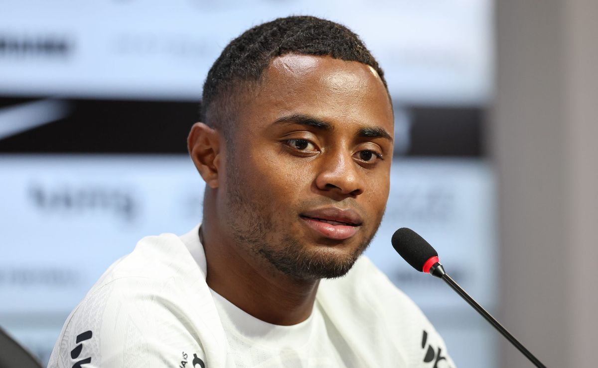 de volta aos gramados, palacios manda recado para a torcida do corinthians: "muito feliz por voltar"