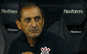 com rumores de david luiz, corinthians almeja contratação de zagueiro canhoto para ramón díaz