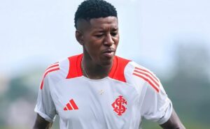 vitão aceita convite e flamengo oferece r$ 70 milhões para contratar zagueiro do inter