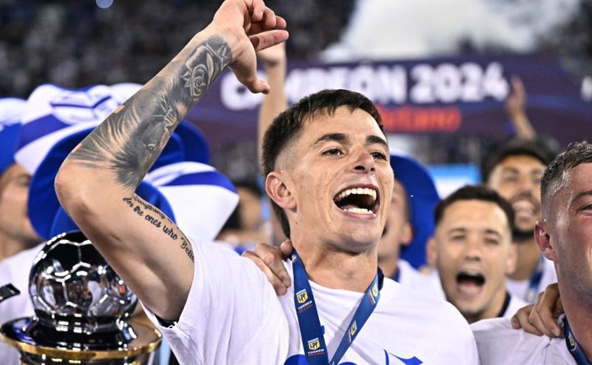 valentín gómez conversou com lucas romero sobre jogar no cruzeiro: "estava com muita vontade de vir"