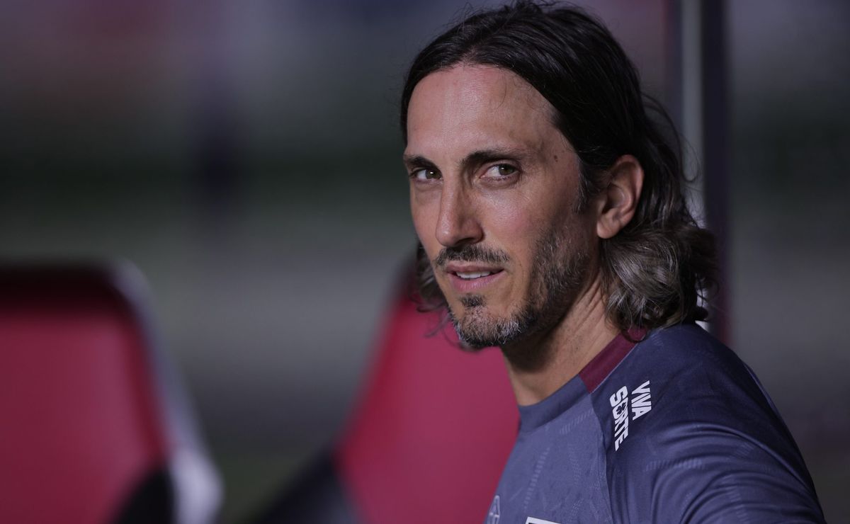 zubeldía se incomoda no são paulo e vê desgaste com a diretoria por causa da base