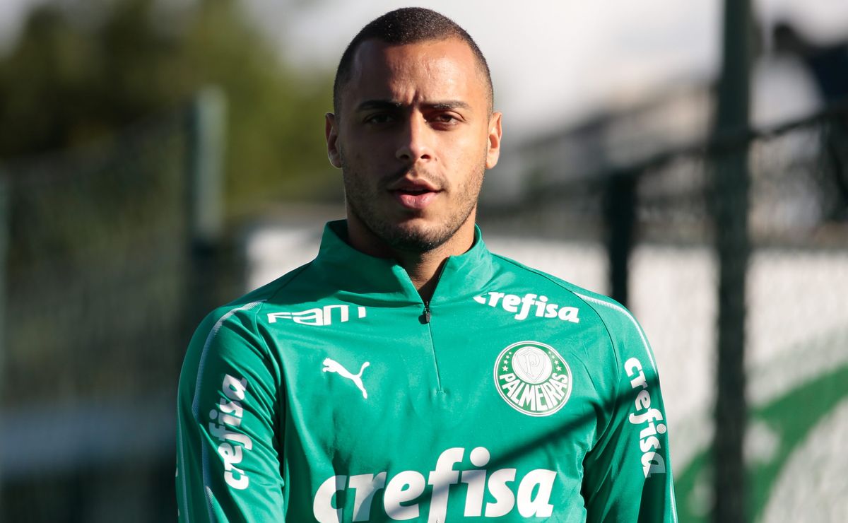 alvo do palmeiras, arthur cabral deixa o benfica e se acerta com west ham por r$ 120 milhões
