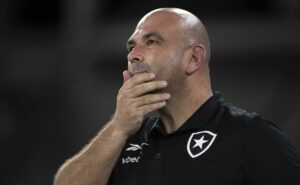 botafogo visita bangu com mudanças no ataque e despedida da equipe alternativa