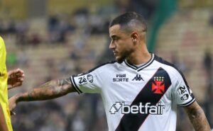 torcida do vasco se rende ao golaço e atuação de coutinho contra a portuguesa: "gênio"