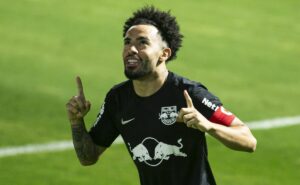 em negociação com o verdão, relembre a passagem claudinho no bragantino