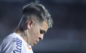 soteldo é flagrado de 'cara feia' com caixinha após atitude em santos x palmeiras: "isso não se faz"